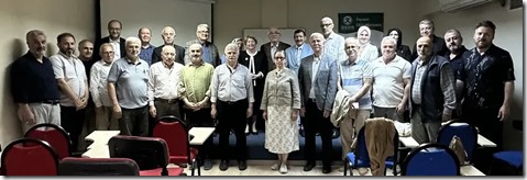 idebir-uyeleri-ile-komsuoolu-program-sonu-birlikte-fotooraf-cektirdi (1)