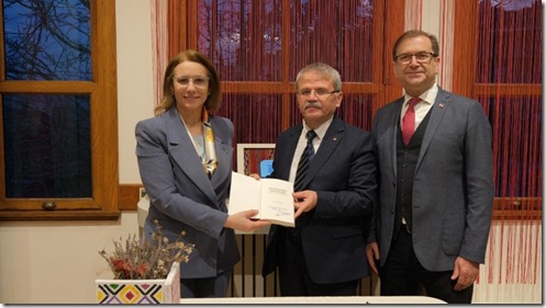 1775026358-755af6e3fc