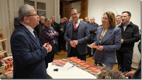 1775026379-edc093cba6