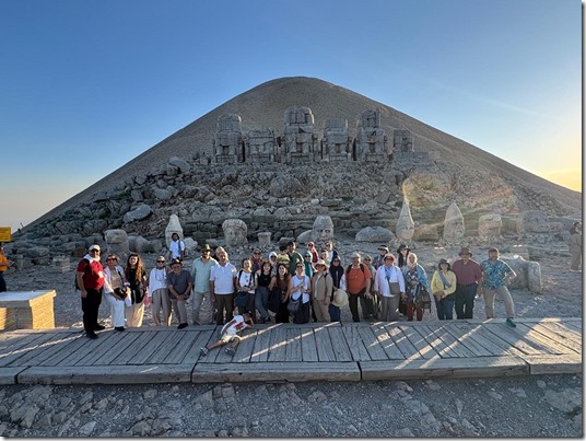 14 - Akça Koca kafilesi Nemrut'un zirvesinde - Kopya